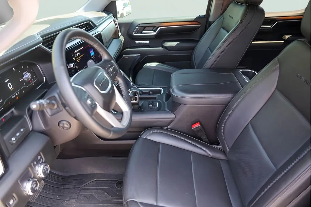 GMC Sierra photo 12