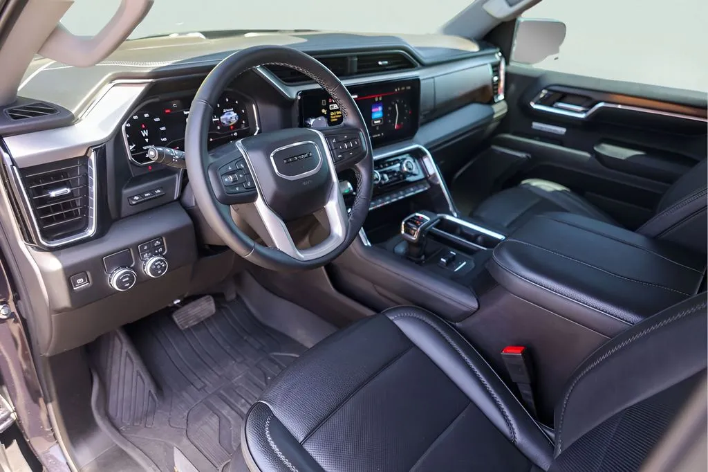 GMC Sierra photo 13
