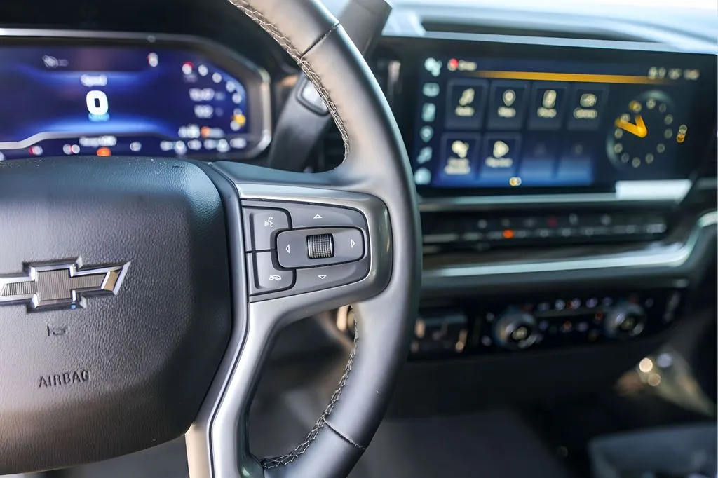 Chevrolet Silverado photo 15
