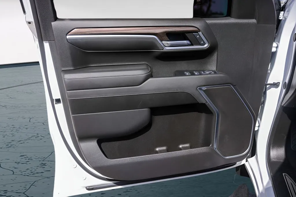 Chevrolet Silverado photo 25