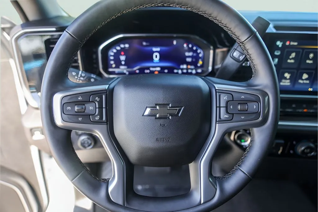 Chevrolet Silverado photo 14