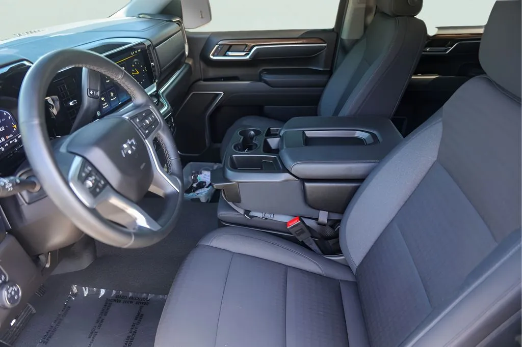 Chevrolet Silverado photo 11