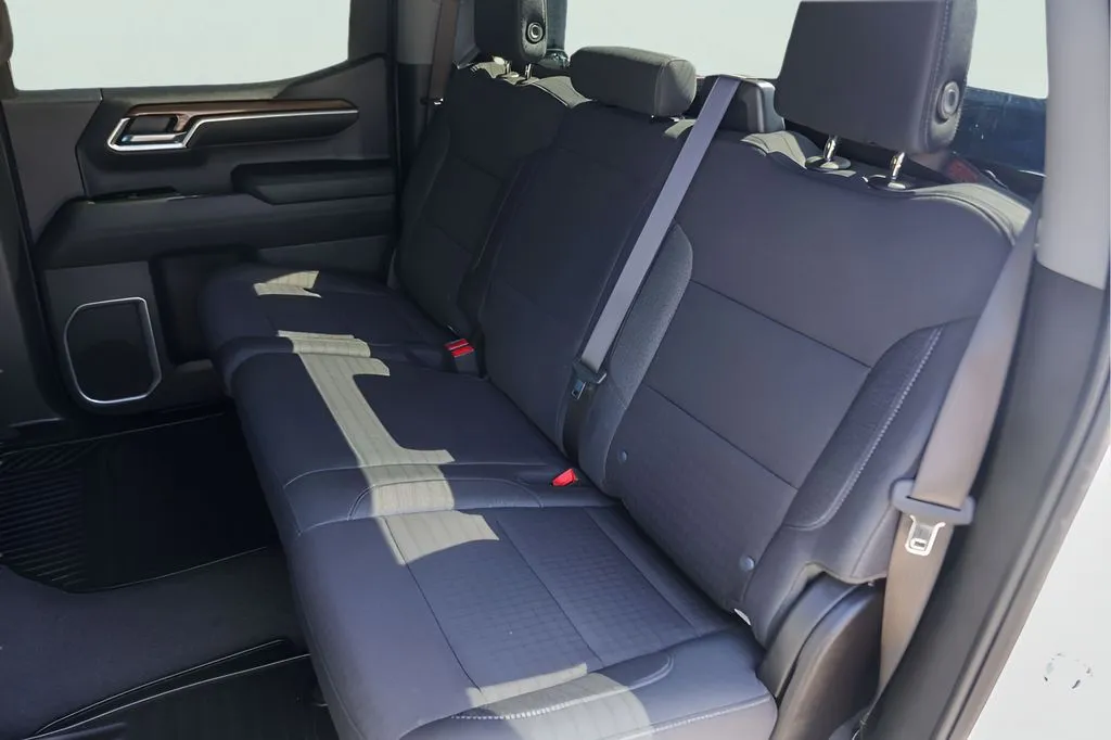 Chevrolet Silverado photo 26