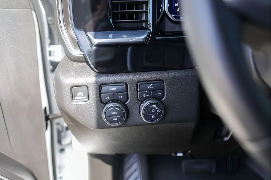 Chevrolet Silverado photo 17