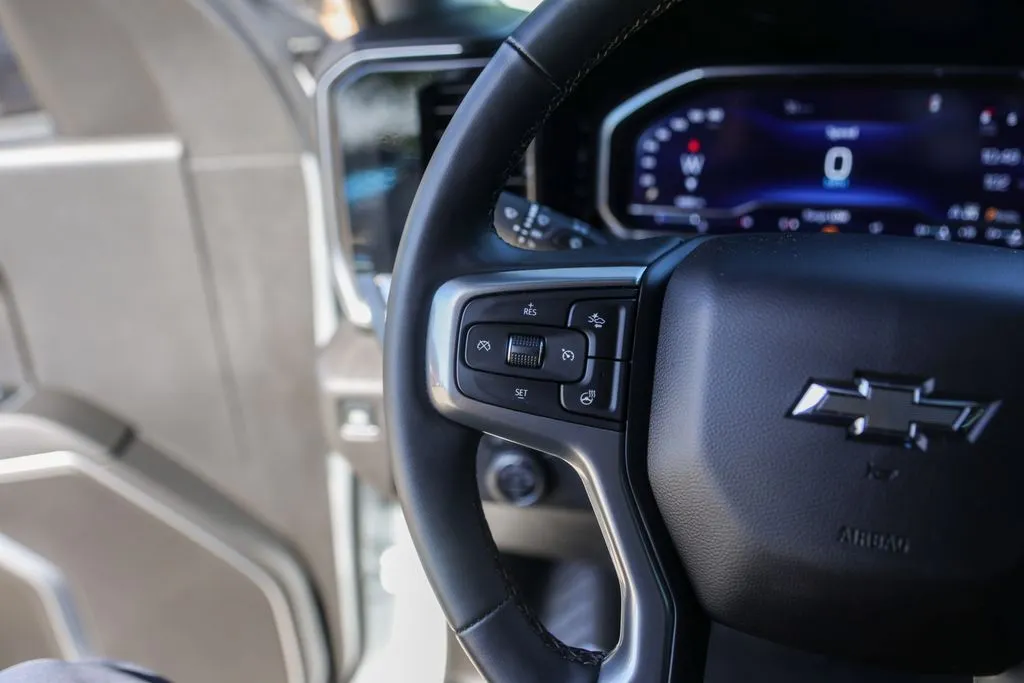 Chevrolet Silverado photo 16