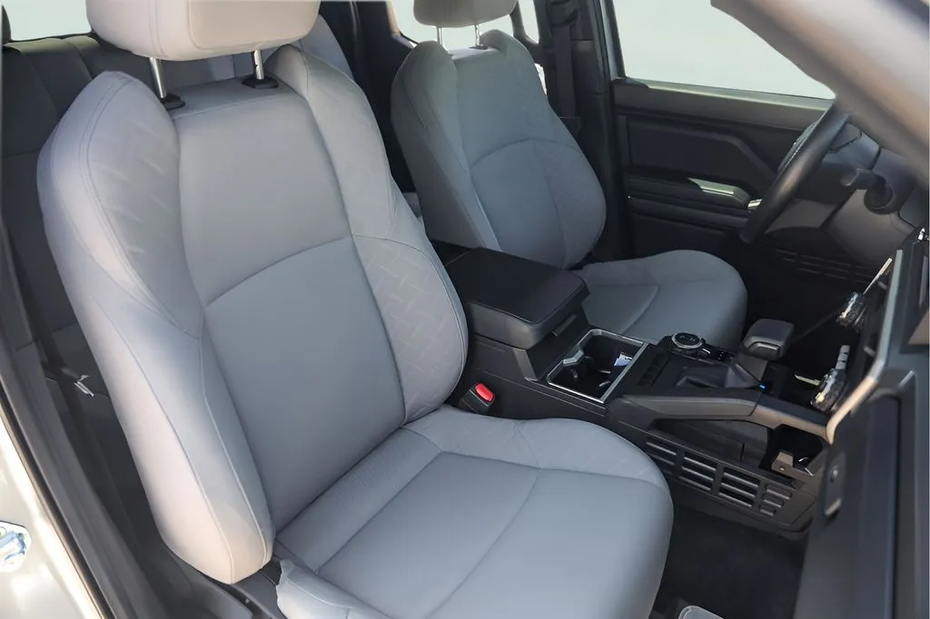 Toyota Tacoma photo 33