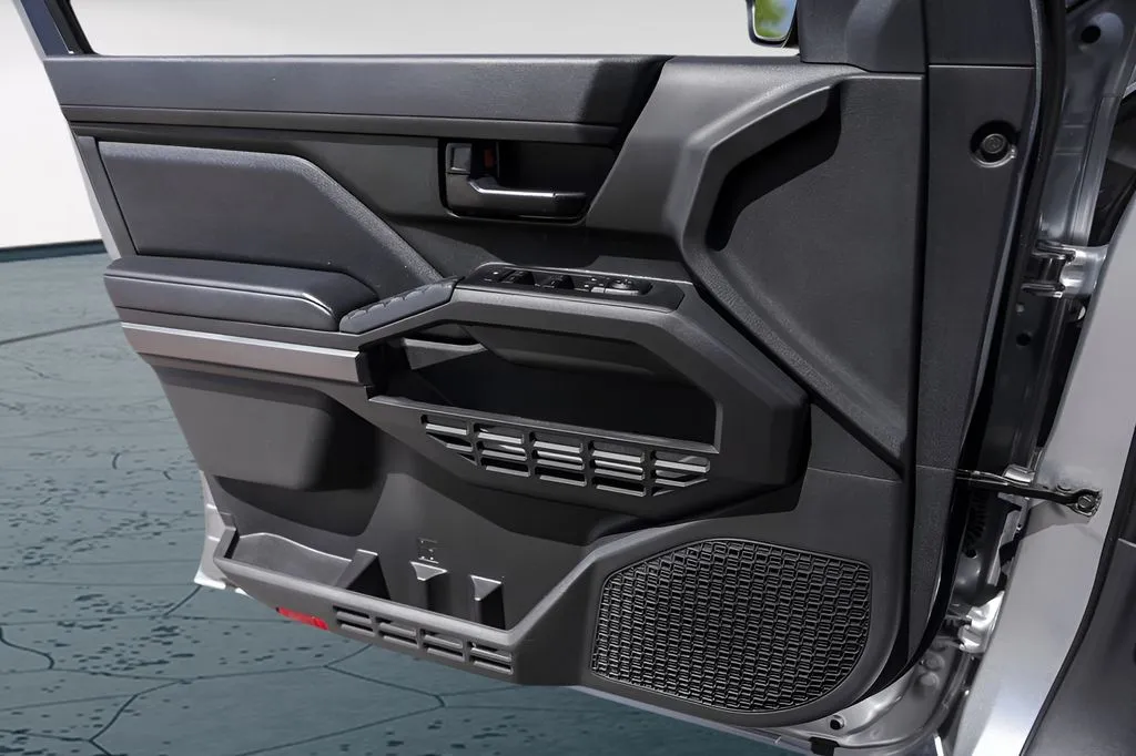 Toyota Tacoma photo 24