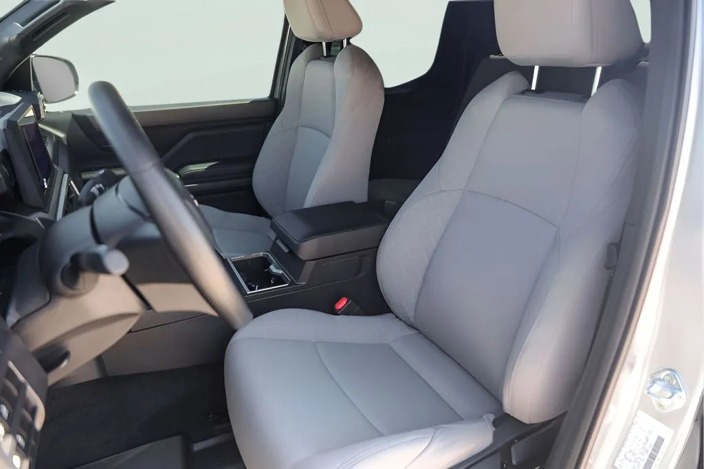 Toyota Tacoma photo 10