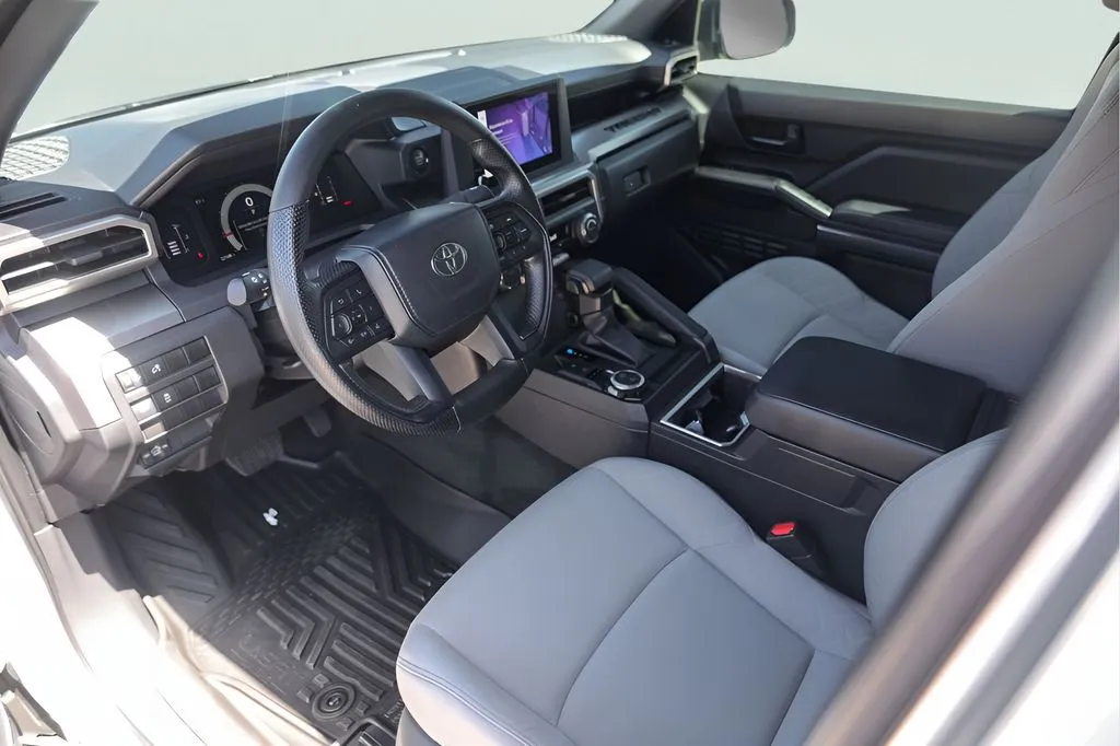 Toyota Tacoma photo 13