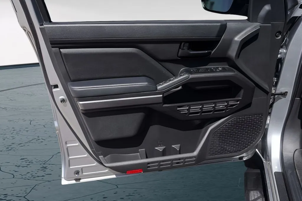 Toyota Tacoma photo 26