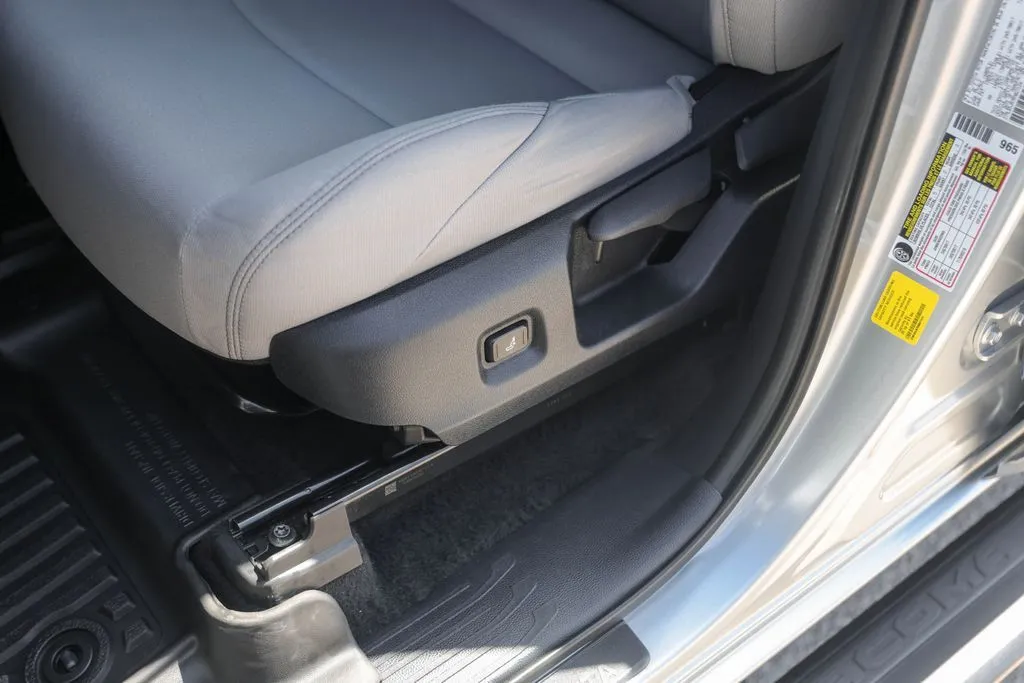 Toyota Tacoma photo 11