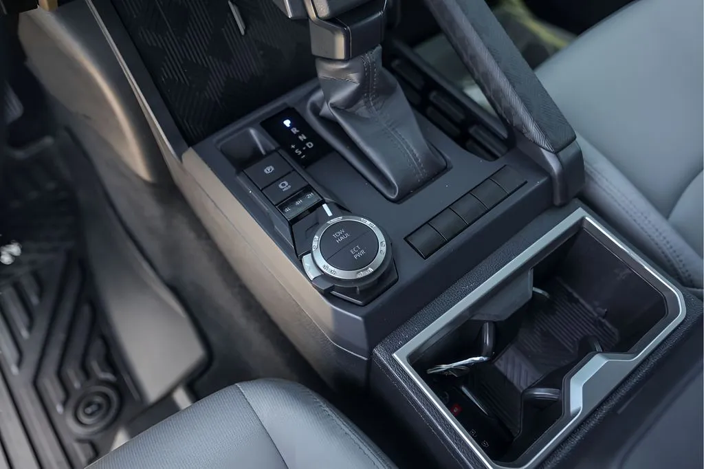 Toyota Tacoma photo 23