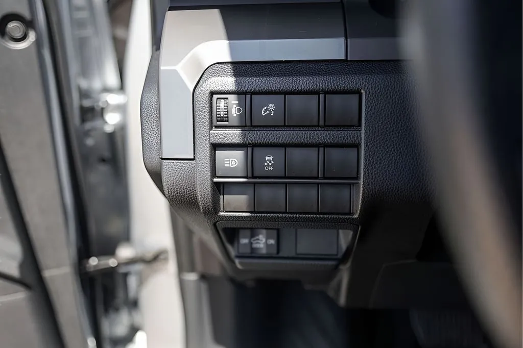Toyota Tacoma photo 18