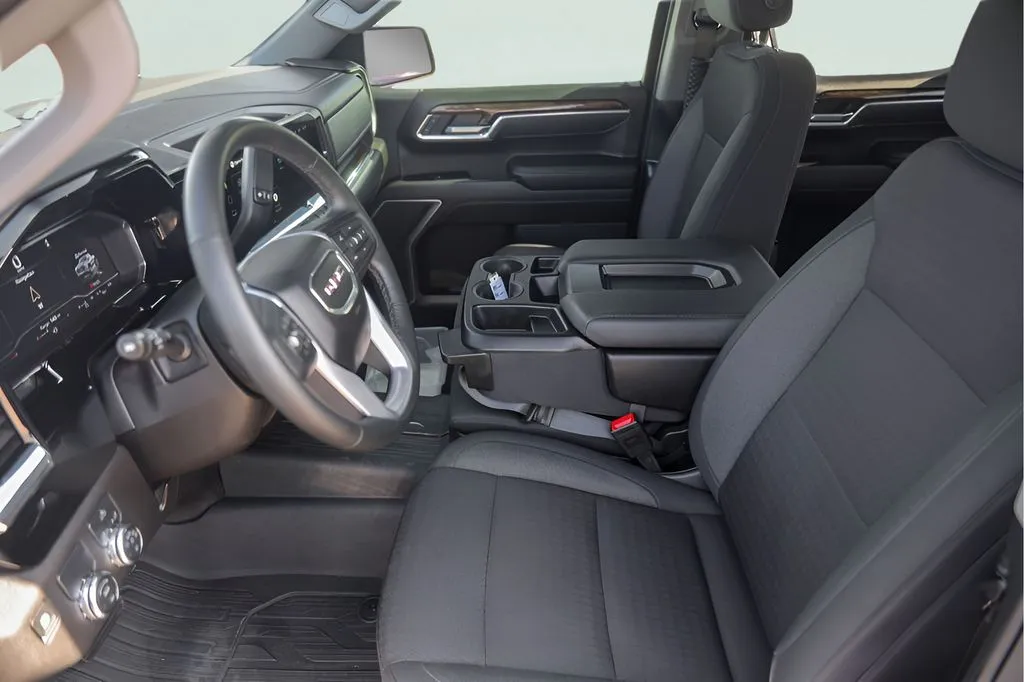 GMC Sierra photo 12