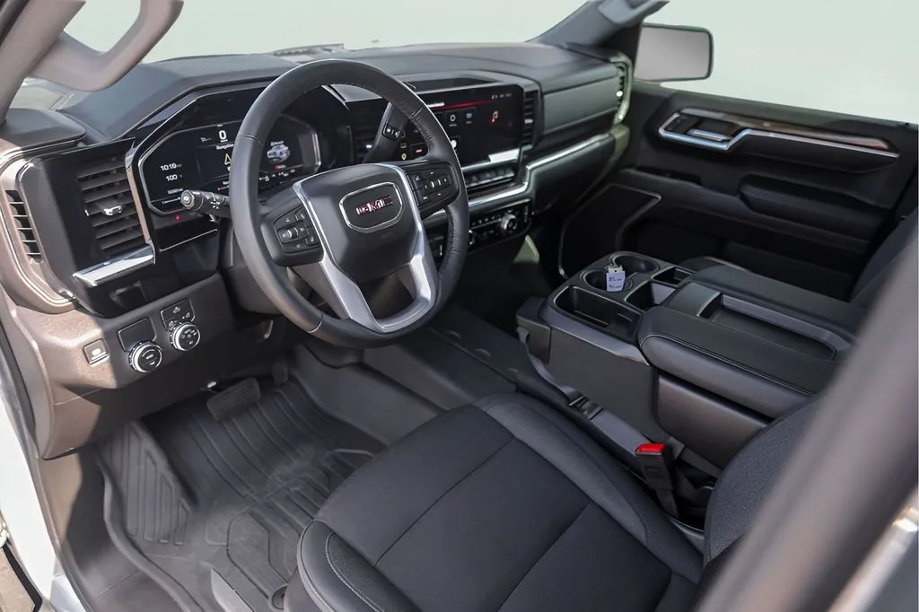 GMC Sierra photo 13