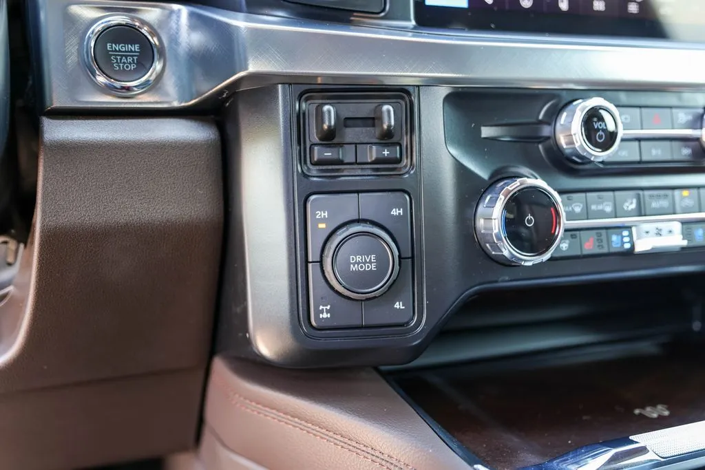 Ford F-250SD photo 21
