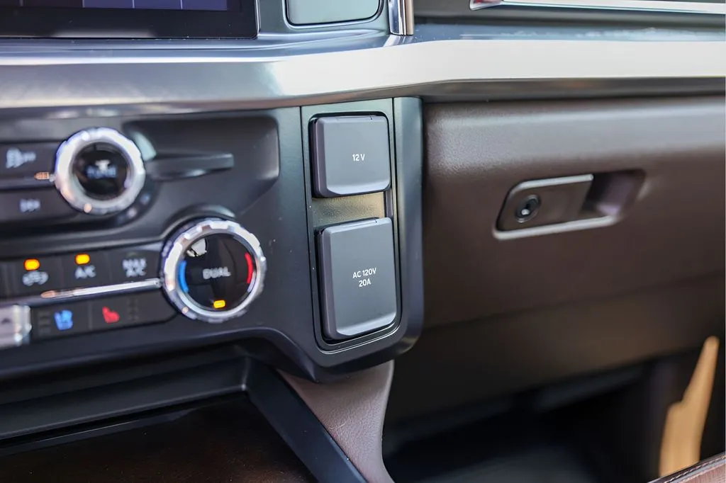 Ford F-250SD photo 22