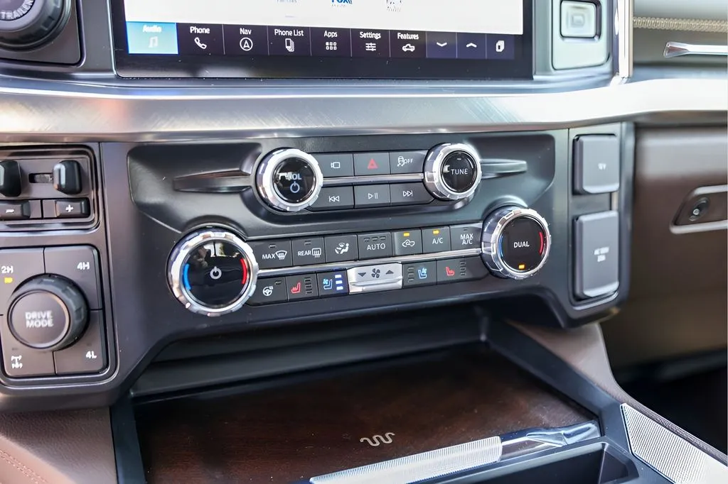 Ford F-250SD photo 20