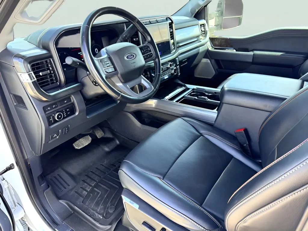 Ford F-250SD photo 11