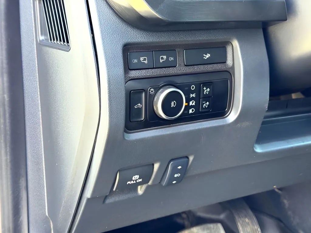 Ford F-250SD photo 14