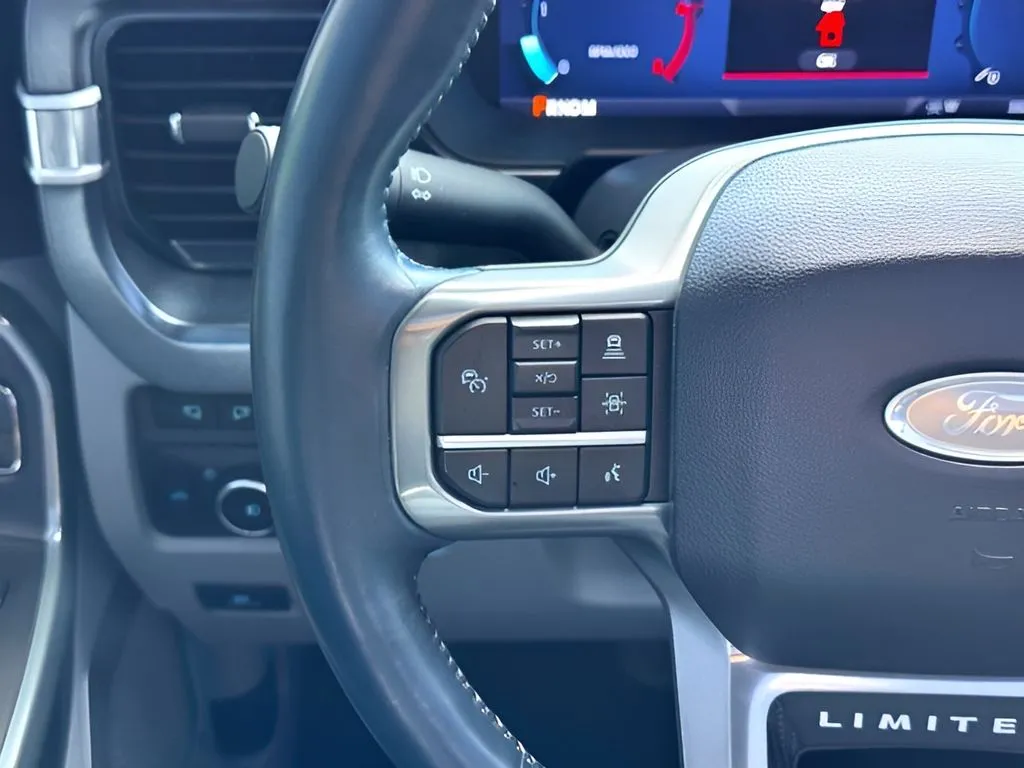 Ford F350SD photo 24