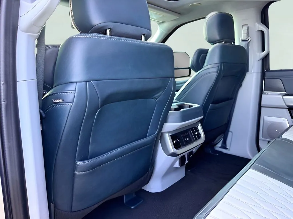 Ford F350SD photo 19
