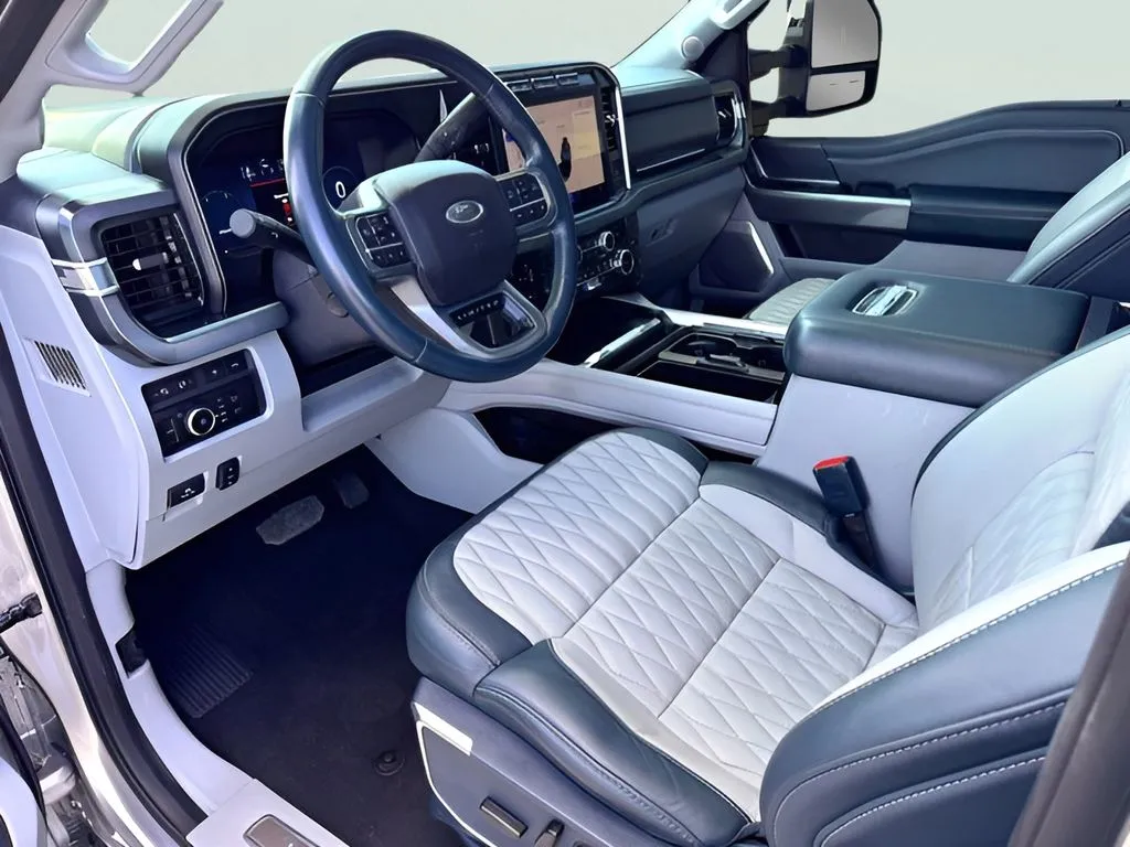 Ford F350SD photo 11