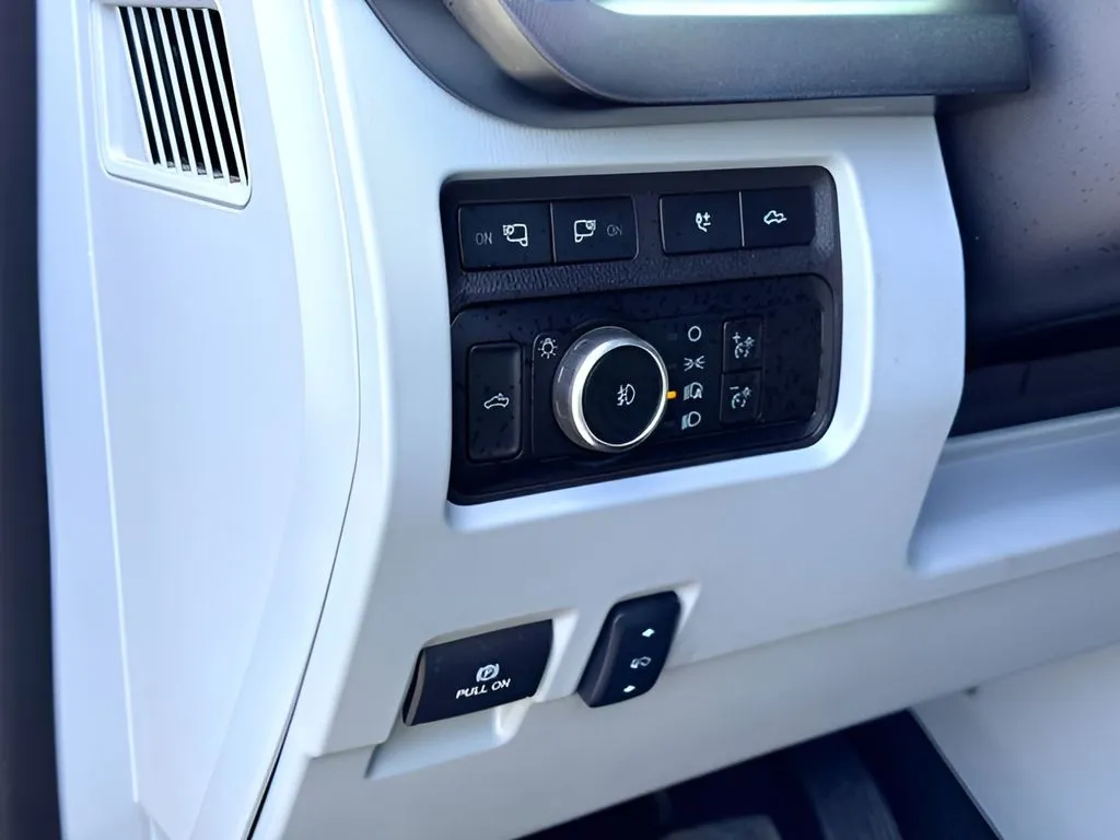 Ford F350SD photo 15