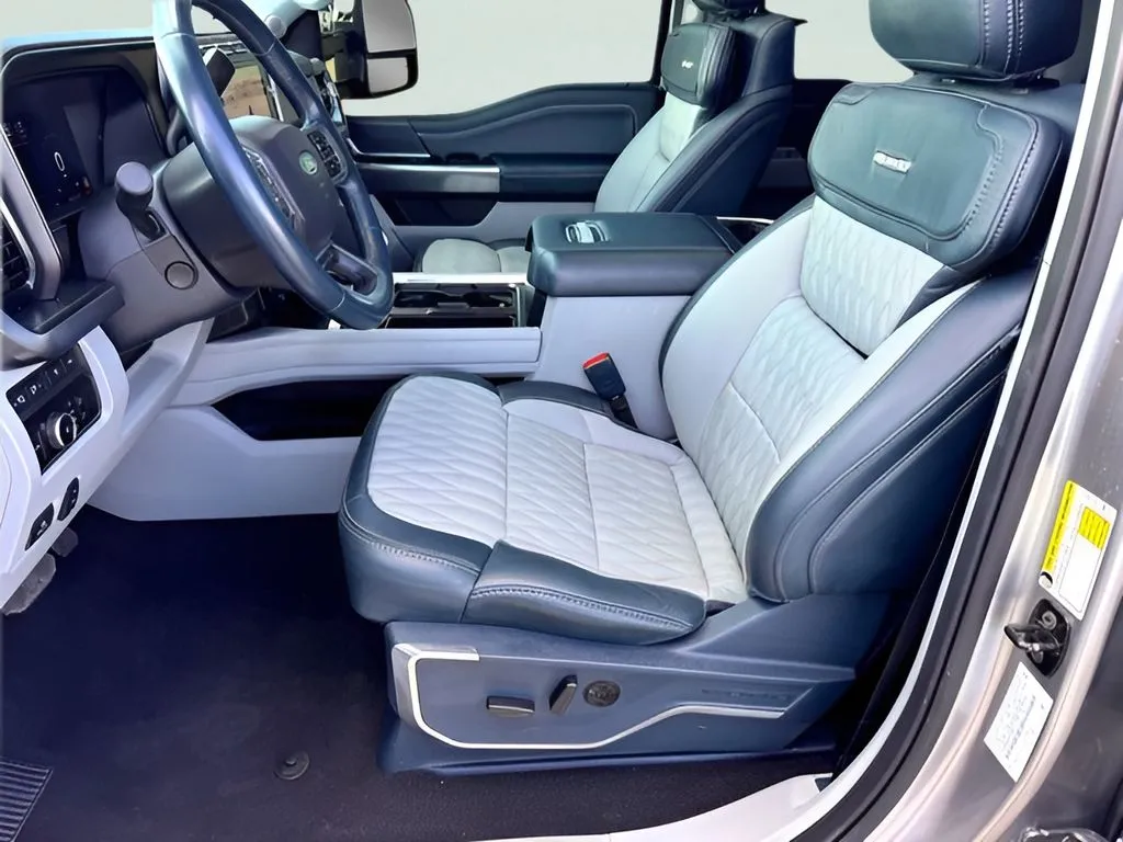 Ford F350SD photo 12
