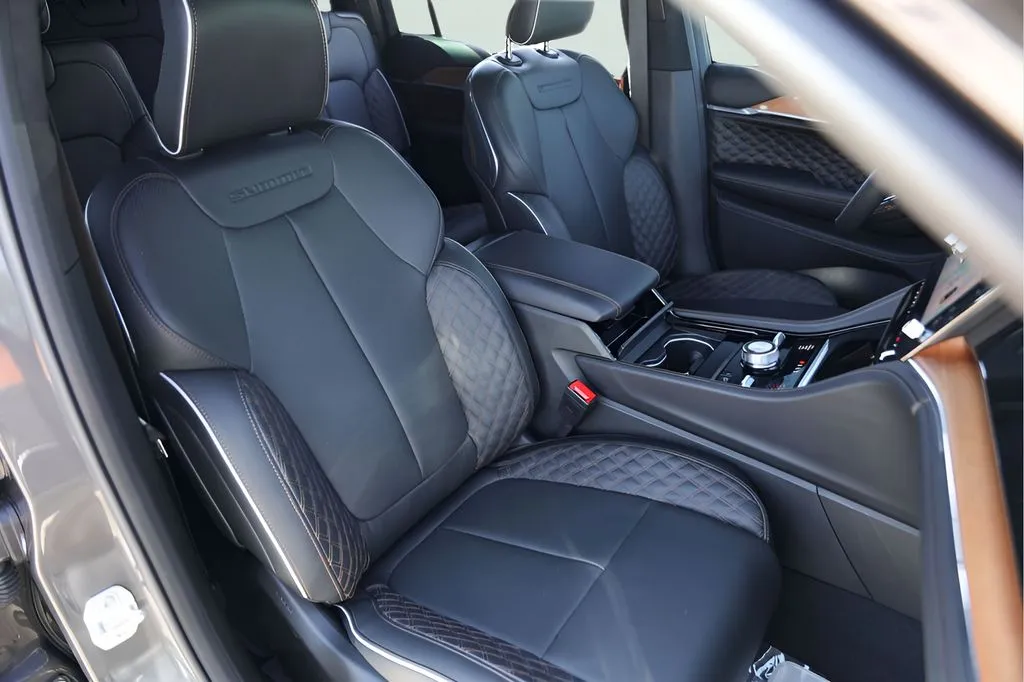Jeep Grand Cherokee L photo 34