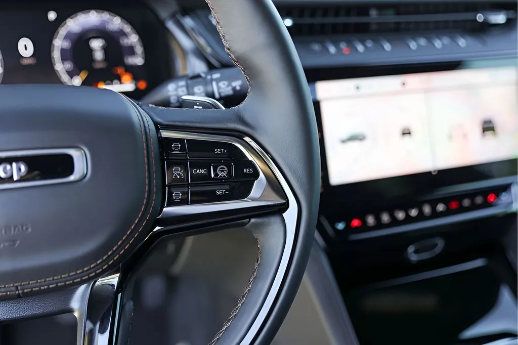 Jeep Grand Cherokee L photo 16