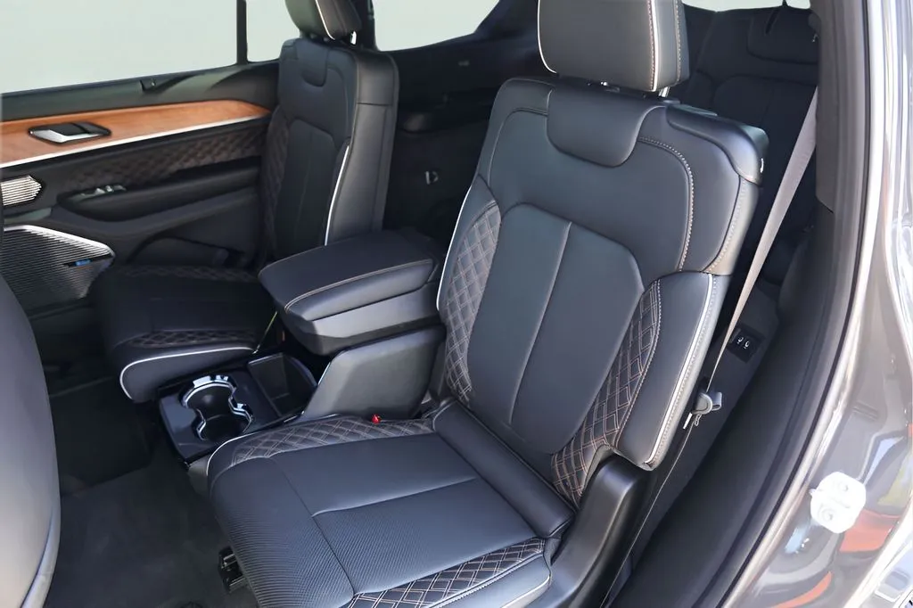 Jeep Grand Cherokee L photo 27