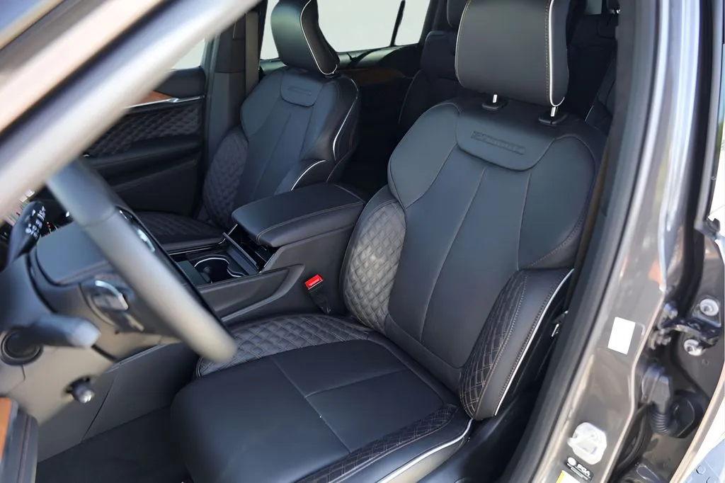 Jeep Grand Cherokee L photo 10