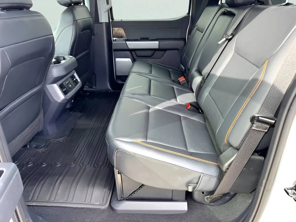Ford F350SD photo 17