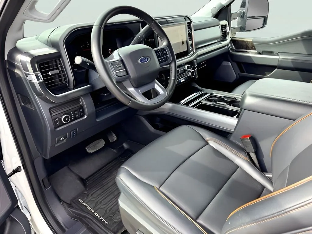 Ford F350SD photo 11