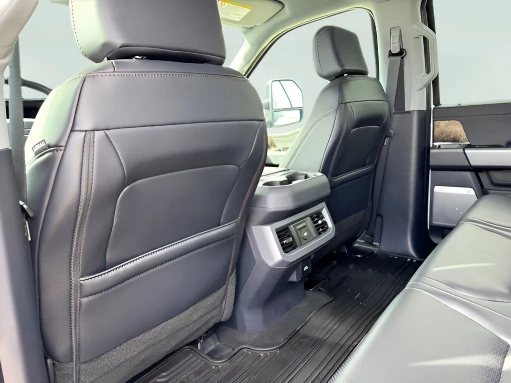 Ford F350SD photo 18