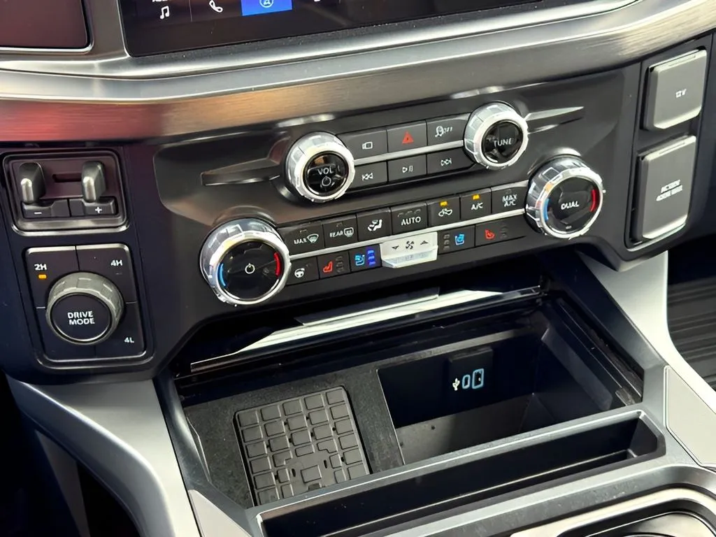 Ford F350SD photo 25