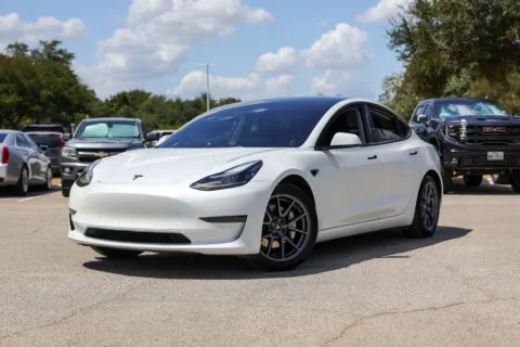 White 2021 Tesla Model 3 Standard Range Plus for sale in Austin, TX