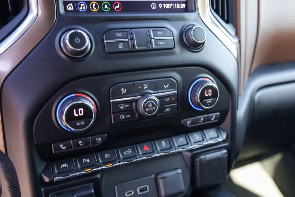 Chevrolet Silverado photo 22