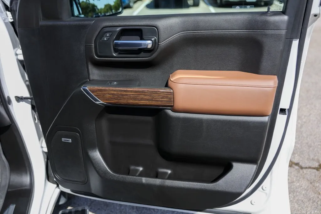Chevrolet Silverado photo 33