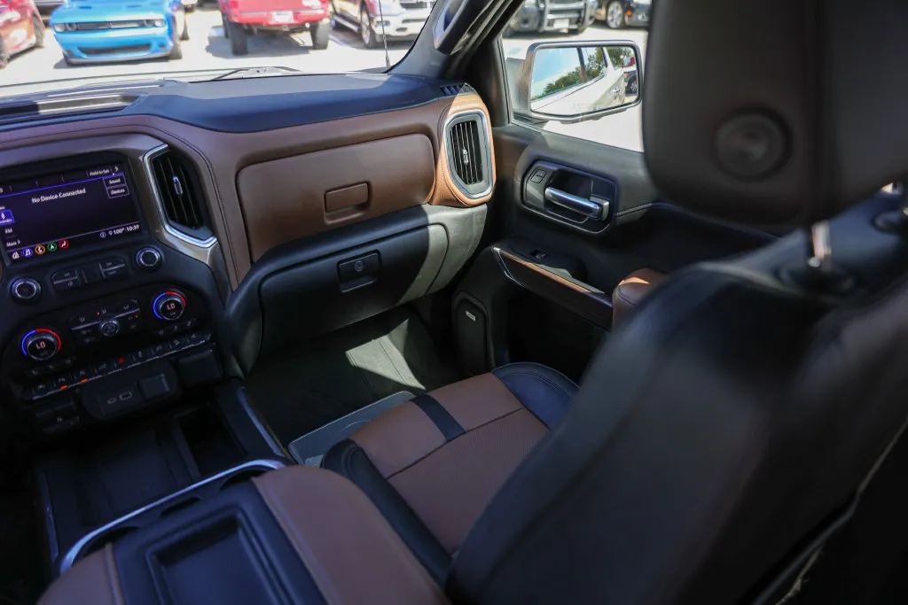 Chevrolet Silverado photo 32
