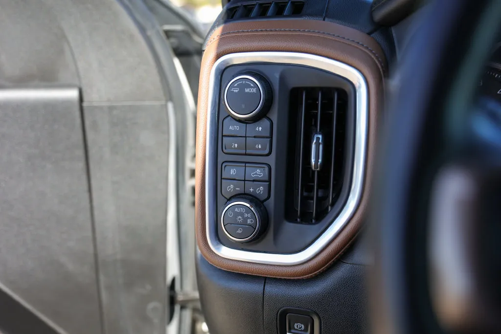 Chevrolet Silverado photo 18