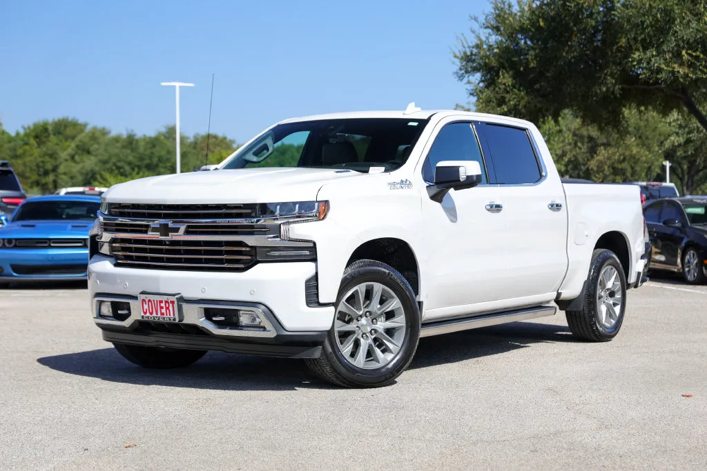 Chevrolet Silverado photo 2
