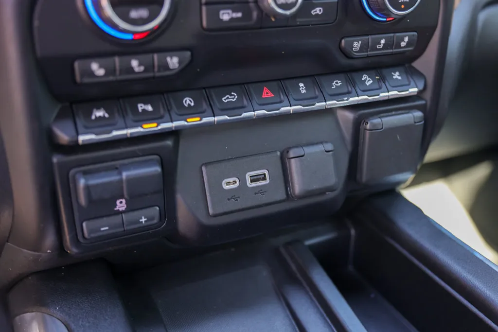 Chevrolet Silverado photo 23