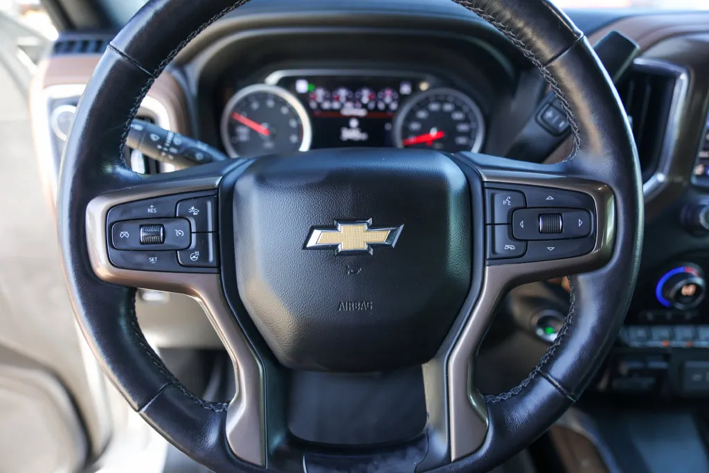 Chevrolet Silverado photo 15