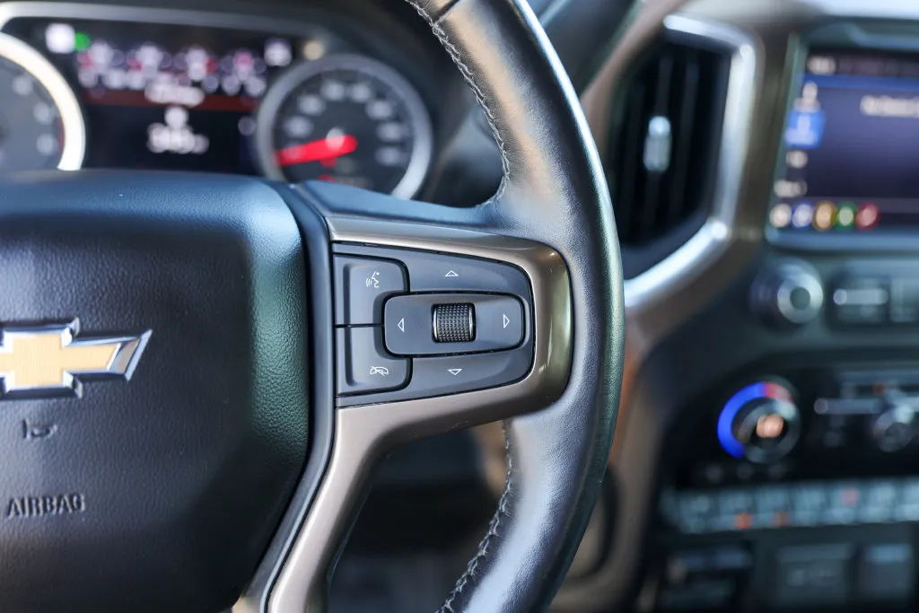 Chevrolet Silverado photo 16