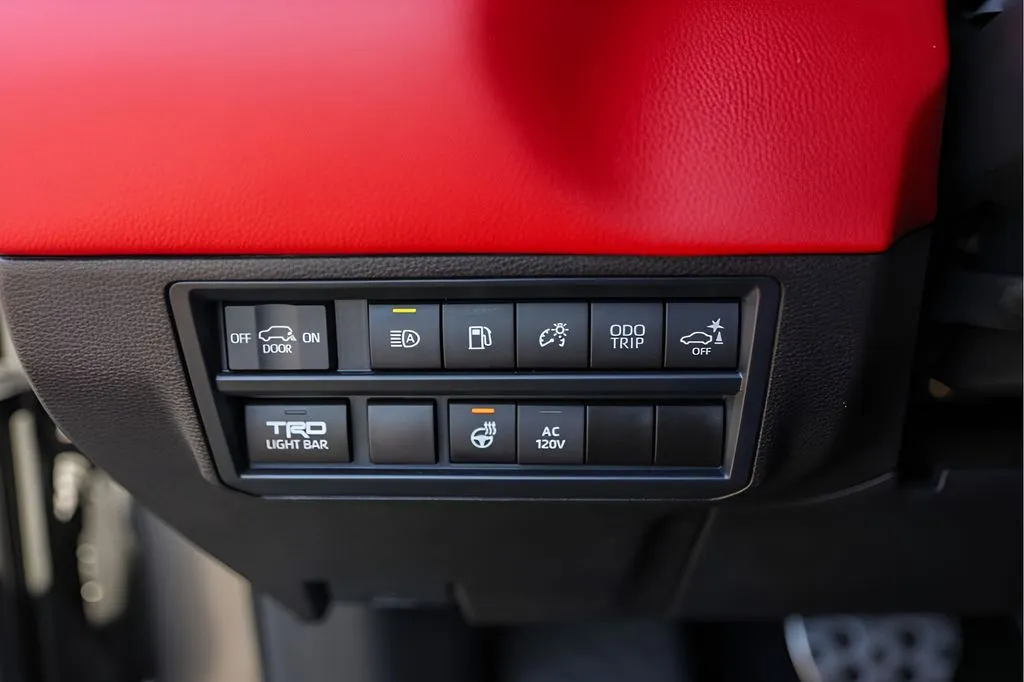 Toyota Sequoia photo 18