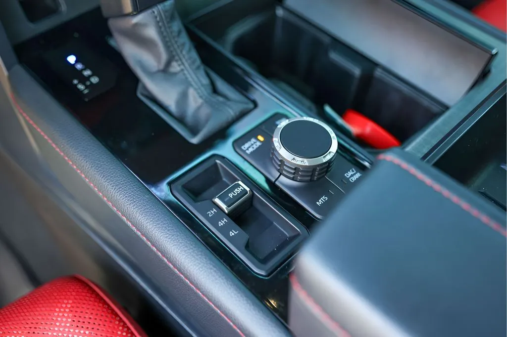 Toyota Sequoia photo 23