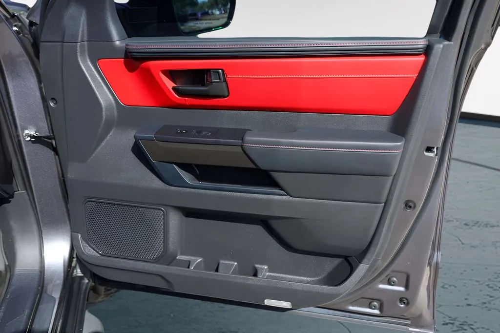 Toyota Sequoia photo 32
