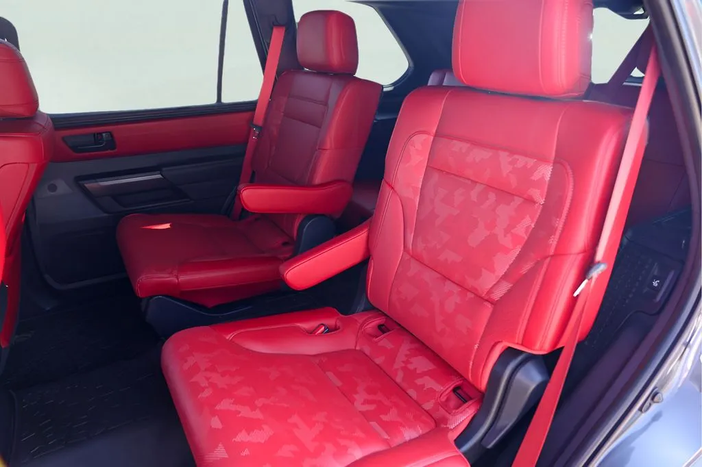 Toyota Sequoia photo 27